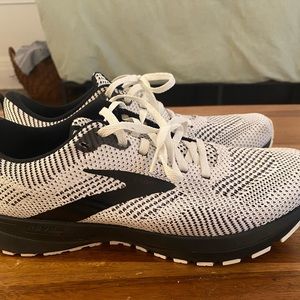 Brooks Sneakers - Like New!